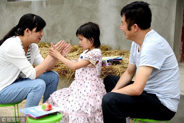 漢中特教老師翻山越嶺為特教生過“六一”節